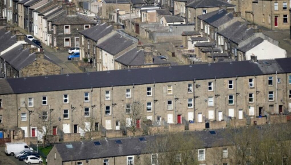 UK households can cut their next mortgage payment by £241