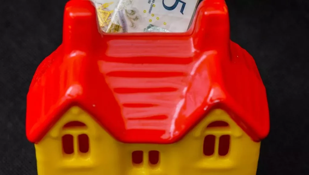 Mortgage warning as rates volatile despite base rate hold, says finance website