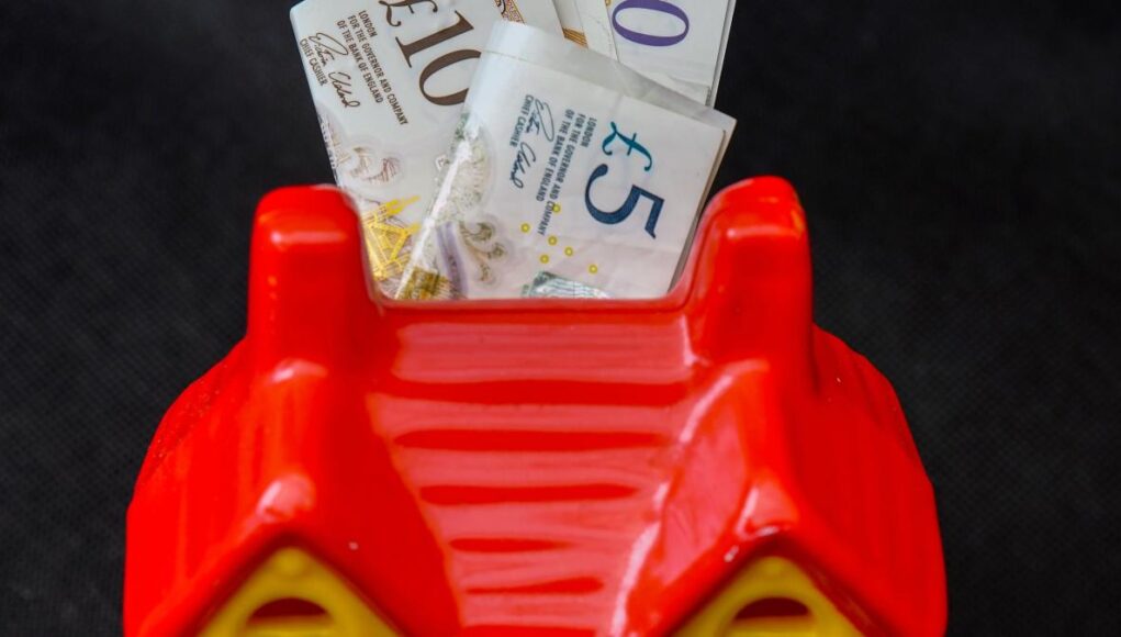 Major mortgage lenders chopping rates as competition heats up