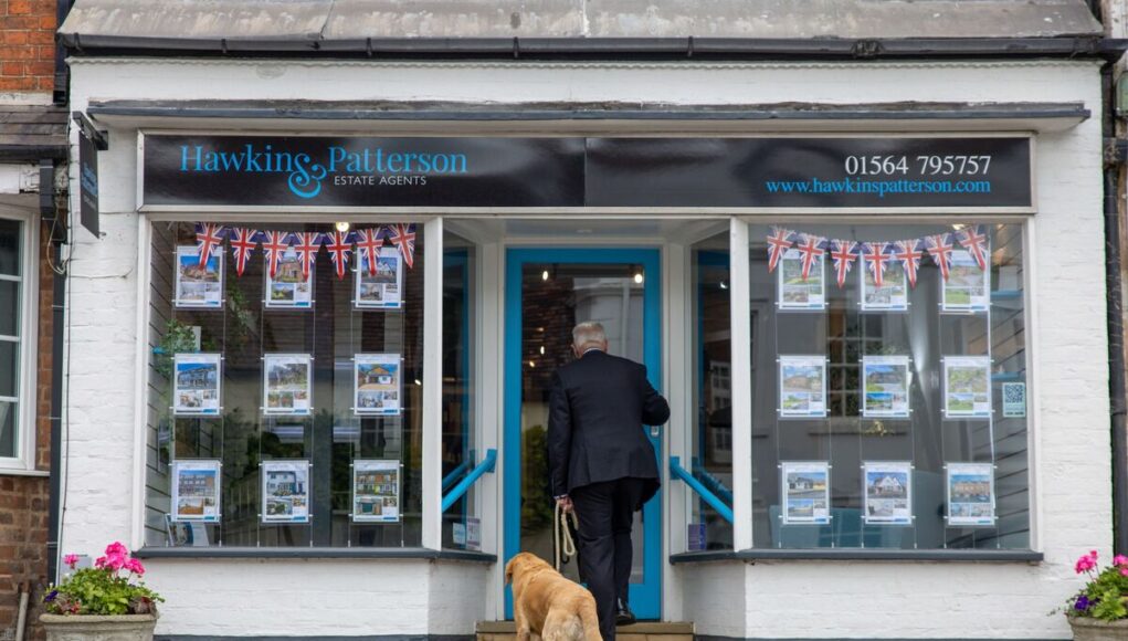Why Hiring a UK Mortgage Broker Is Probably a Good Idea