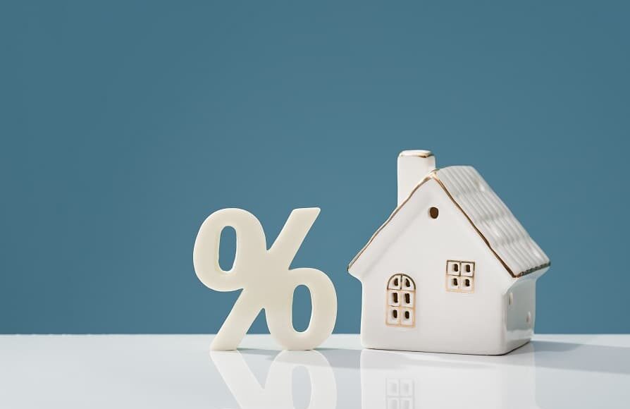 Tariffs trigger recession warning, lenders respond with cuts to mortgage rates