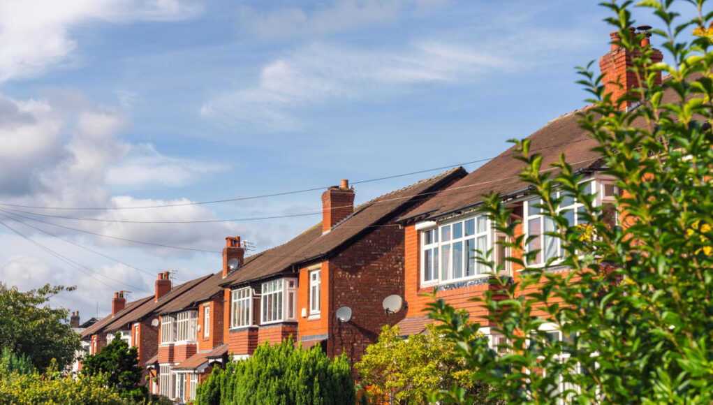 Lenders push under 4% deals but mortgages set to rise amid inflation jump