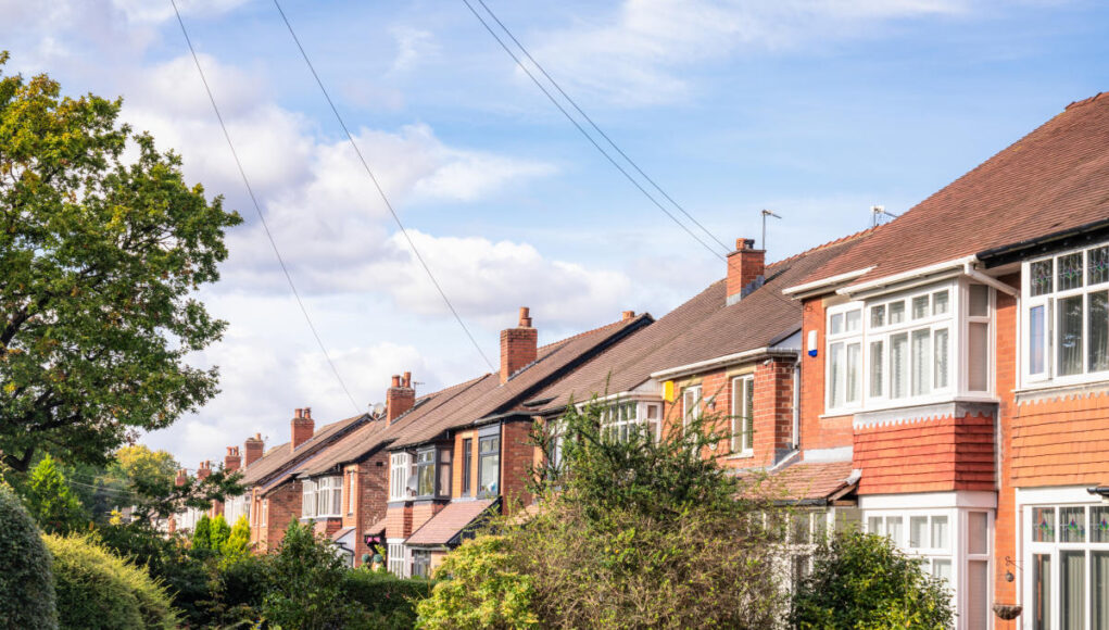 Interest rates easing boosts house buying as UK mortgage approvals rise