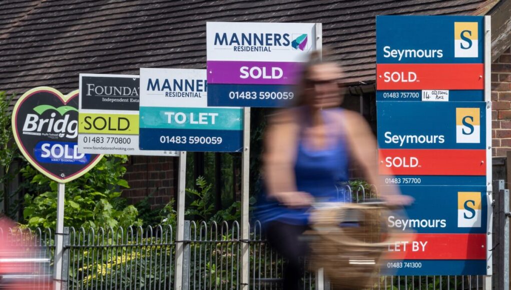 Average UK Mortgage Rate Is Below 5% for First Time Since Truss