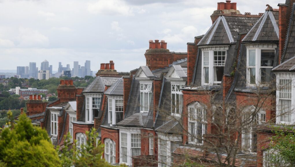Households in arrears falls by 3%