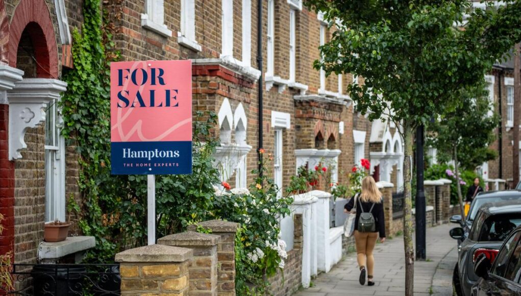 Biggest lenders cut rates as mortgage price war heats up
