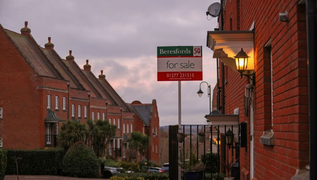 UK Mortgages About to Get Pricier as Swap Rates Rise on Iran War