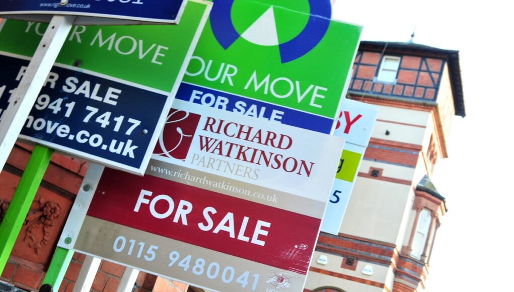 Mortgage rates fall at fastest pace in 21 months but experts warn war could stop the trend
