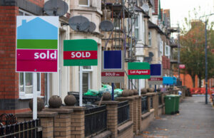 Almost half of home sellers face broken chains during sales process, research finds