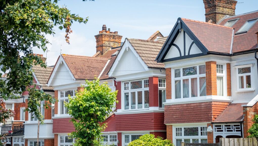 Mortgage misery for homeowners as bond market turmoil to send rates climbing