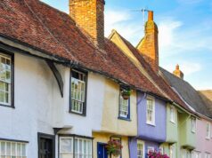 UK house prices flatline as rising mortgage costs weigh on market
