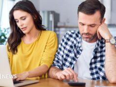 Home sellers cut asking prices on 3,000 properties a day, says Rightmove