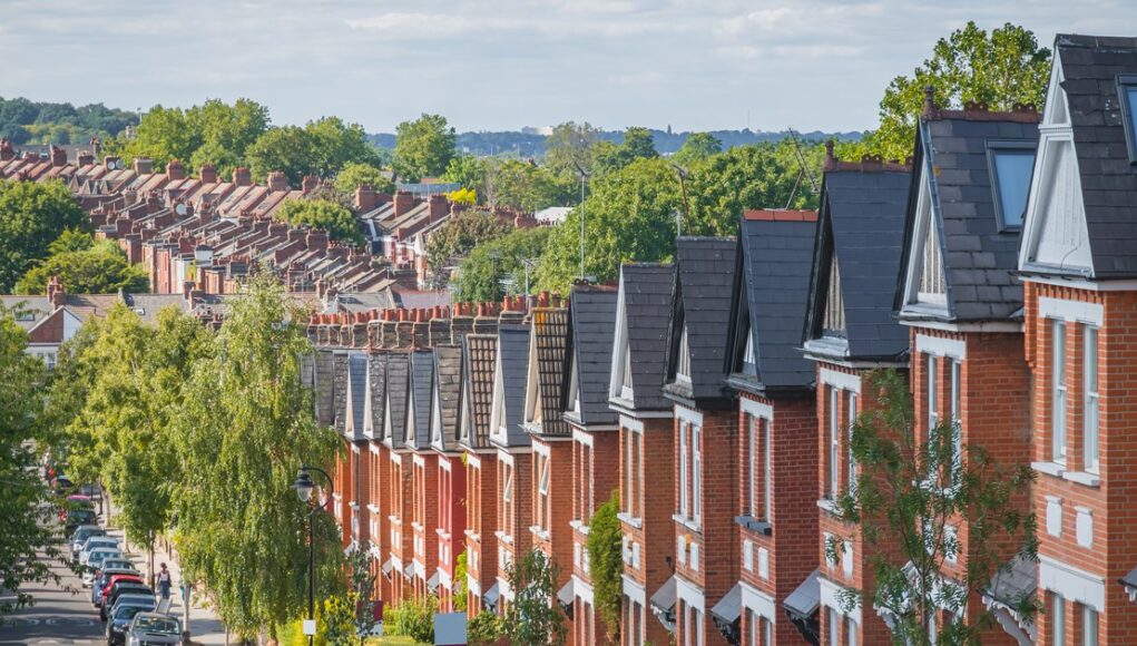 "Disastrous news for borrowers" as average five-year fixed mortgage rate hits 6%