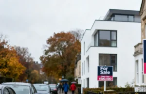 UK mortgage lending falls as lenders predict modest recovery